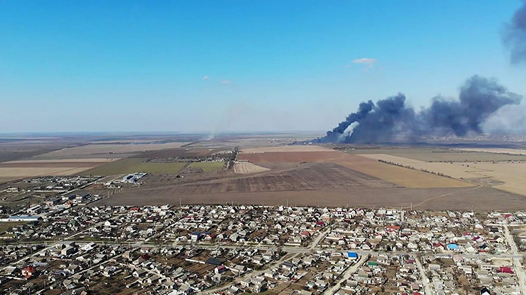 Сателитни СНИМКИ от НАСА: Опустошителен удар на украинска артилерия по руски хеликоптери 