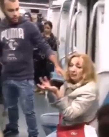 С крясъци "Аз съм фашист!" украински бежанец преби сириец и италианка в метрото на Рим ВИДЕО 18+