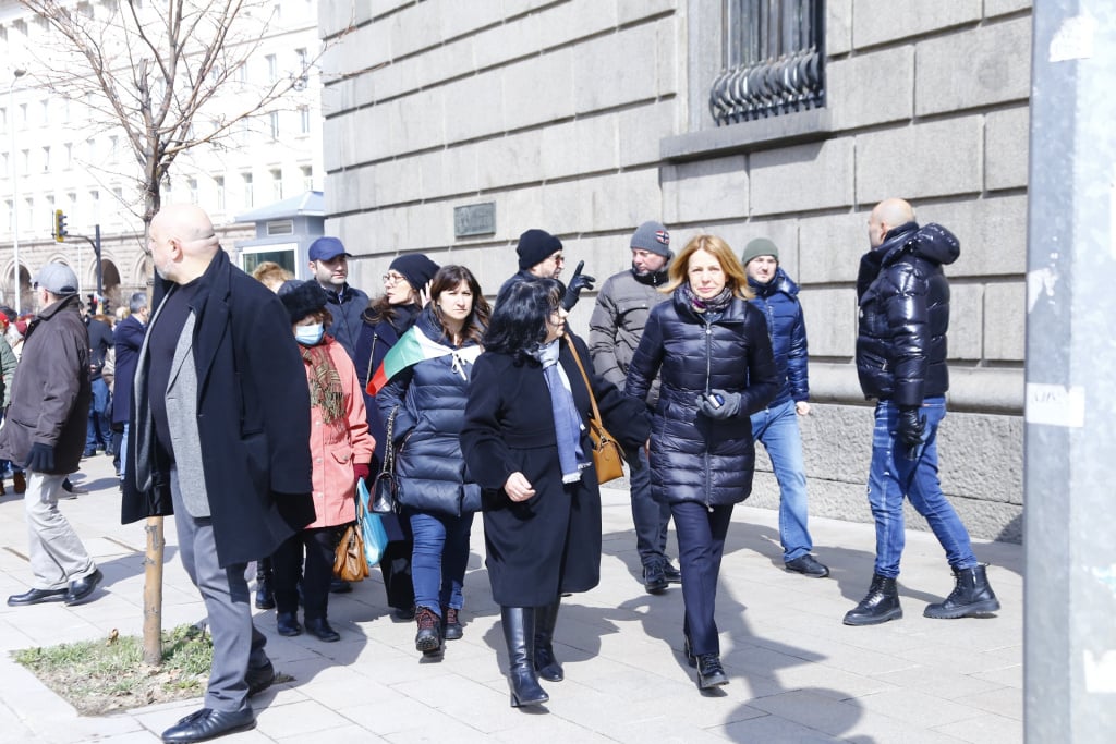 Протестът на ГЕРБ се мести из София, мина през МВР и... ВИДЕО