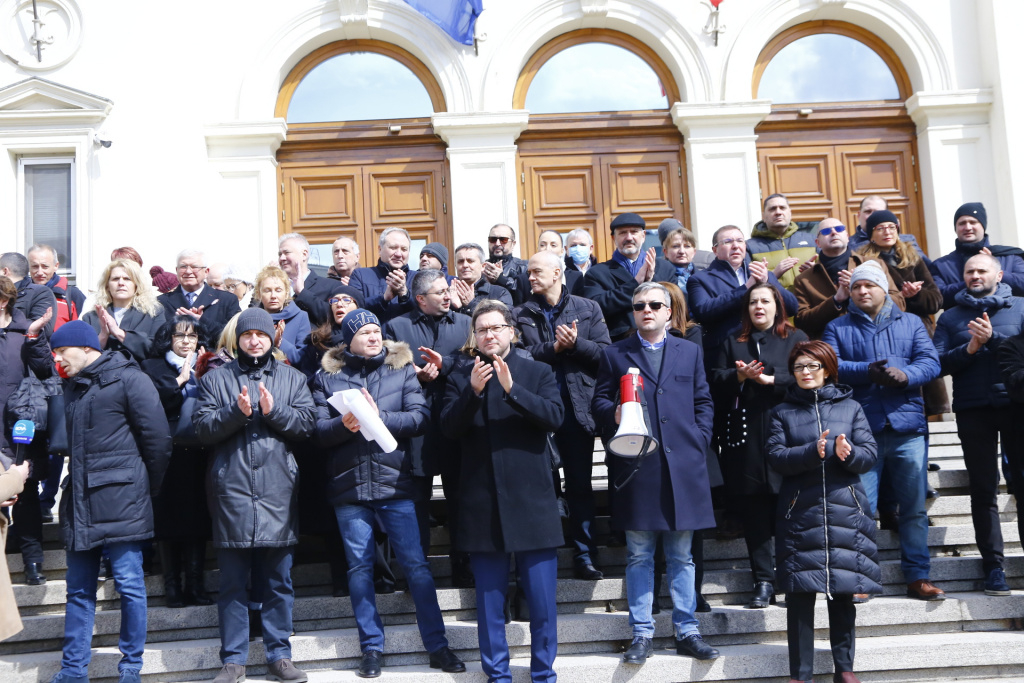 Протестът на ГЕРБ се мести из София, мина през МВР и... ВИДЕО