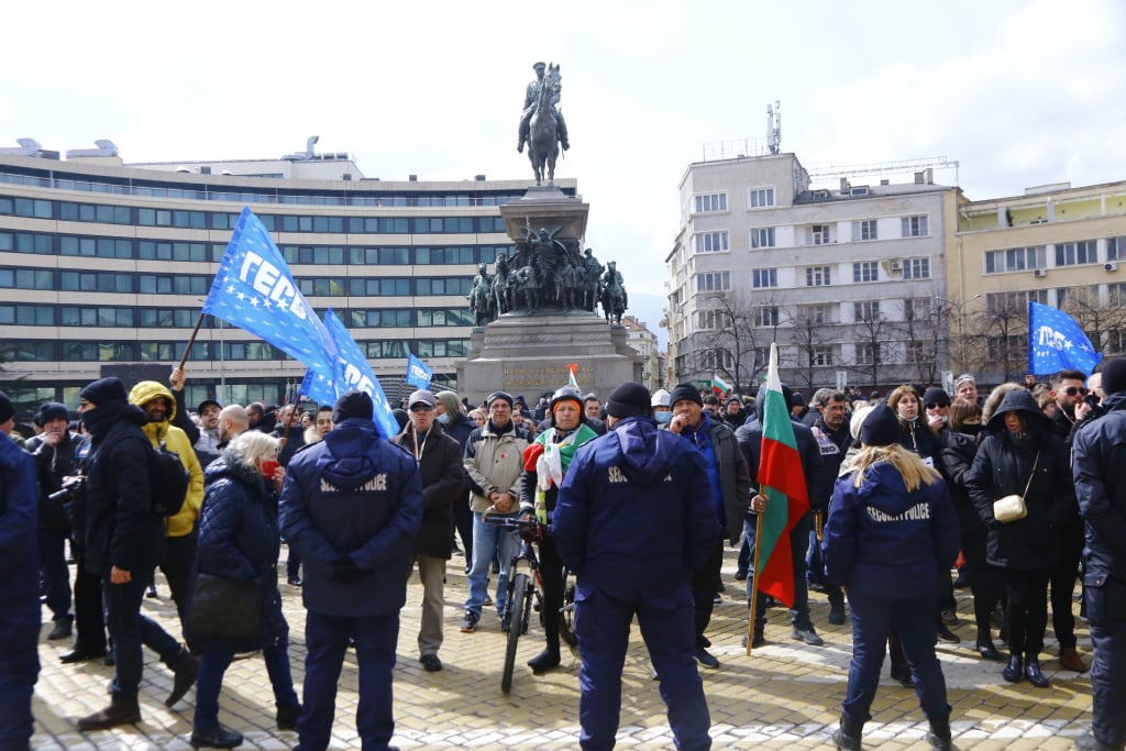 Протестът на ГЕРБ се мести из София, мина през МВР и... ВИДЕО