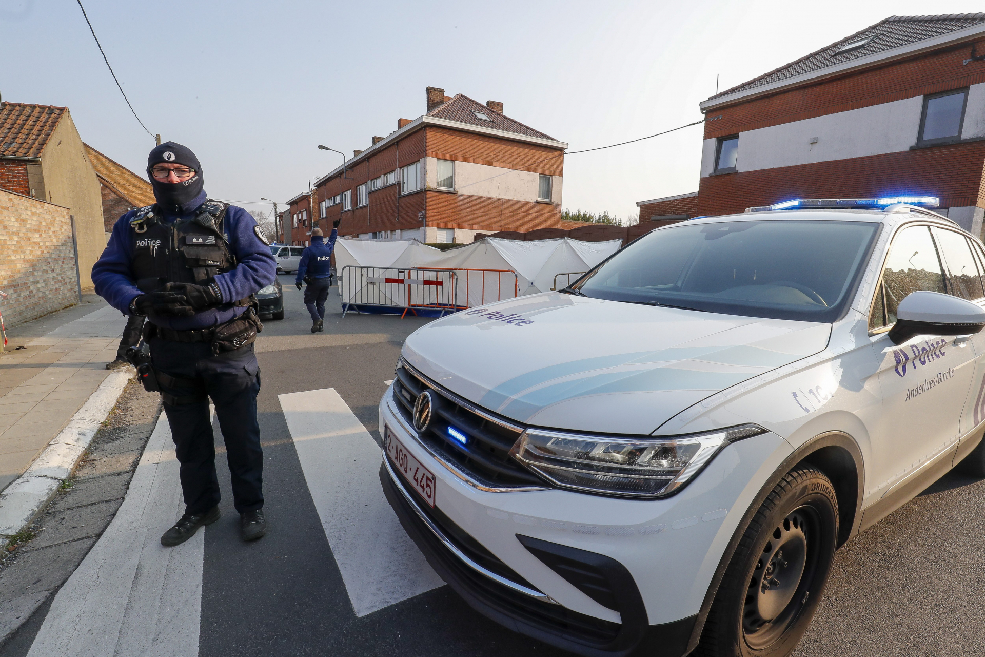 Извънредно: Кола се вряза в карнавал в Белгия, има загинали СНИМКИ 18+