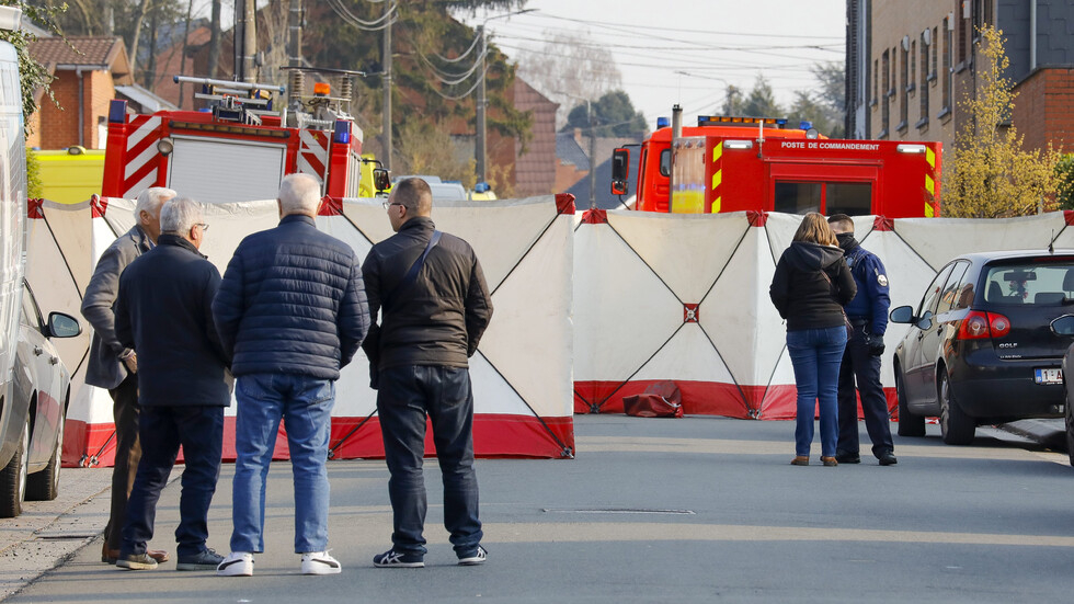 Извънредно: Кола се вряза в карнавал в Белгия, има загинали СНИМКИ 18+
