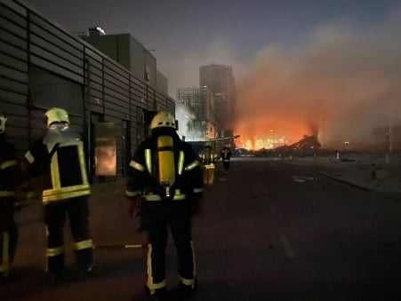 Страшен пожар и загинали в Киев след руски обстрел СНИМКИ