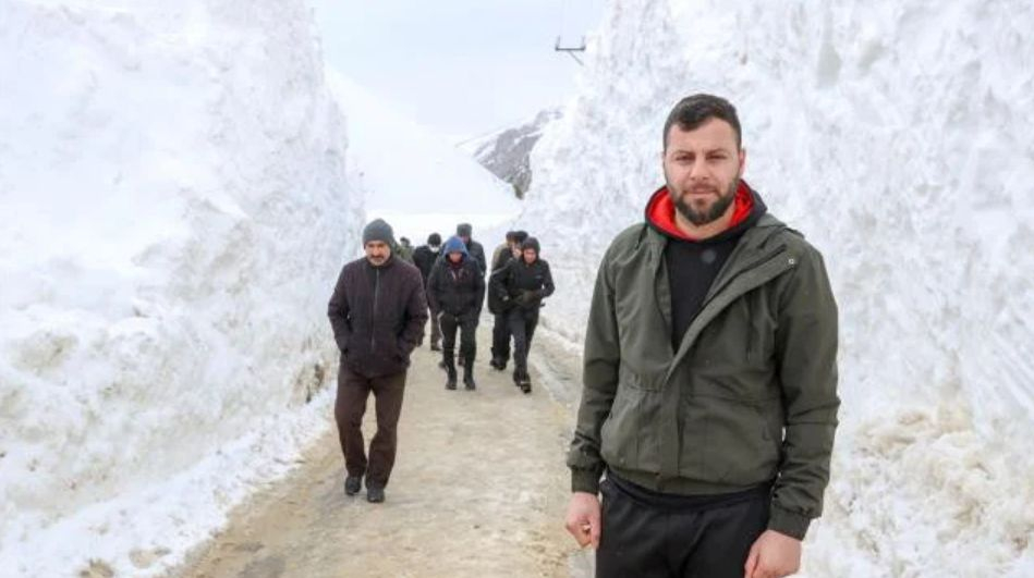 Източна Турция под невиждана 10-метрова снежна блокада СНИМКИ 