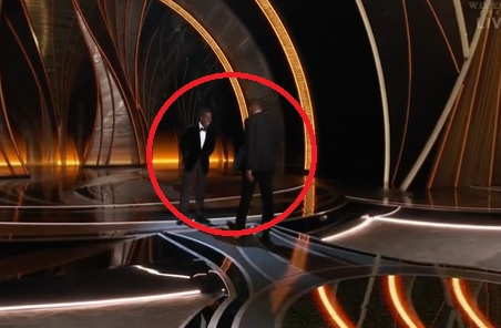 Пълен шок на "Оскарите"! Уил Смит зашлеви водещия на церемонията  ВИДЕО