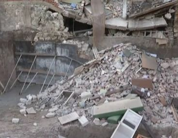 Ужасът със срутената къща в Хасково няма край