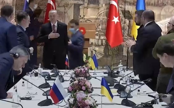 С аплодисменти за Ердоган започна поредният кръг на мирните преговори Москва-Киев ВИДЕО