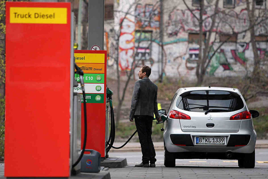 И в Германия скочиха срещи скъпия бензин: Спрете това безумие ВИДЕО
