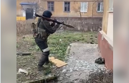 Кадиров показа зрелищно ВИДЕО как чеченски бойци щурмуват "свърталище на нацики", но премълча...