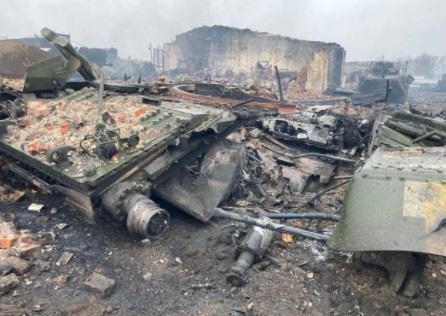 Откриха гробище на танкове в Харков след руски удар СНИМКИ