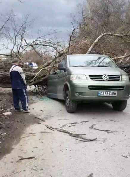 Извънредно в БЛИЦ! Апокалиптични сцени в София! Като след война е СНИМКИ