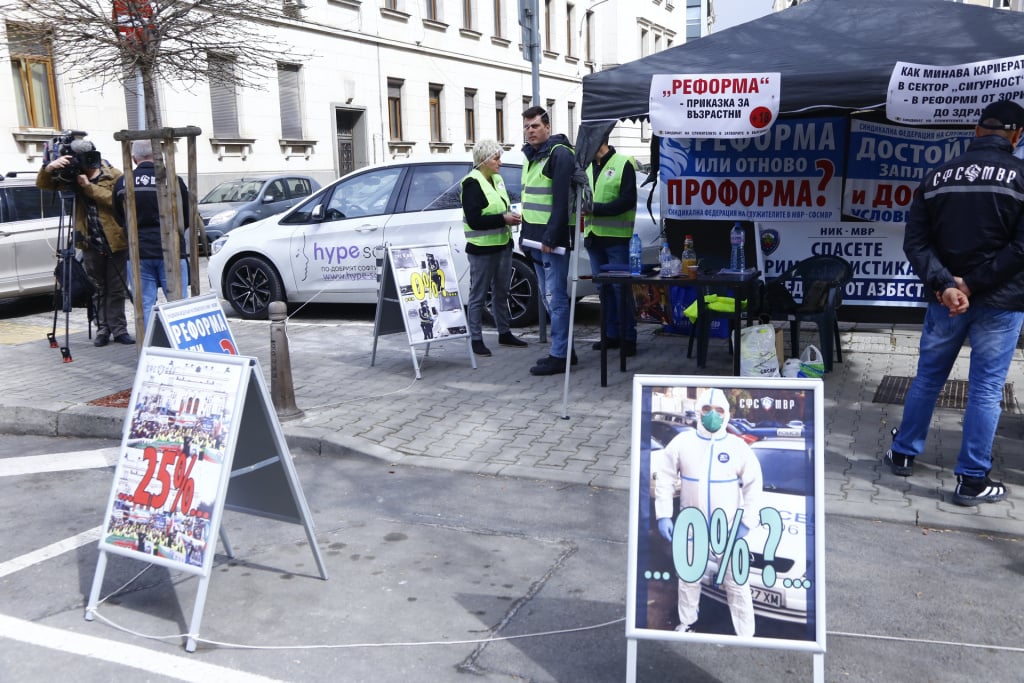 Фоторепортаж в БЛИЦ: Директно от протеста на МВР