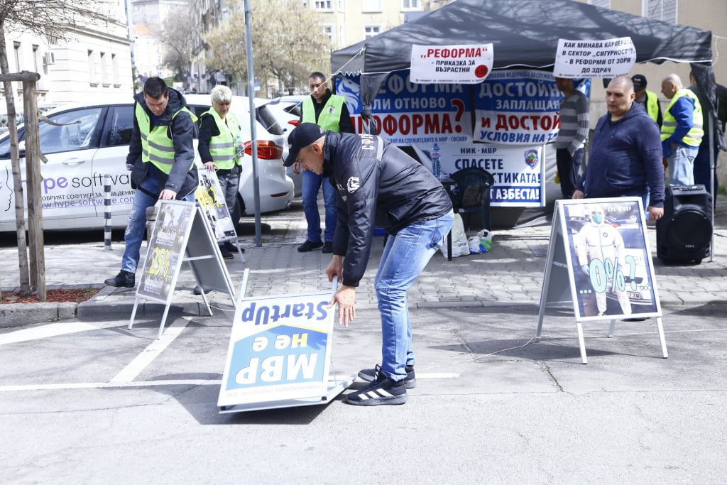 Фоторепортаж в БЛИЦ: Директно от протеста на МВР