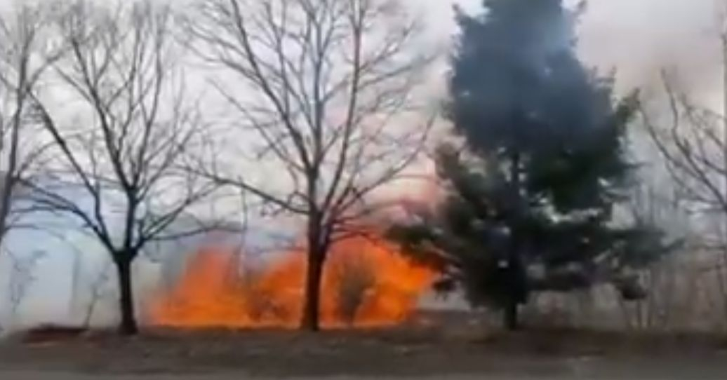 Извънредно! Голям пожар бушува в Бургас ВИДЕО