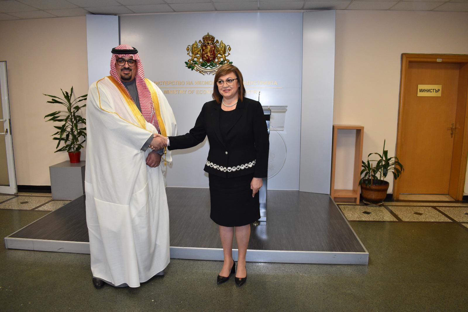 Вицепремиерът Нинова и Фейсал Алибрахим обсъдиха засилване на икономическите връзки между България и Саудитска Арабия