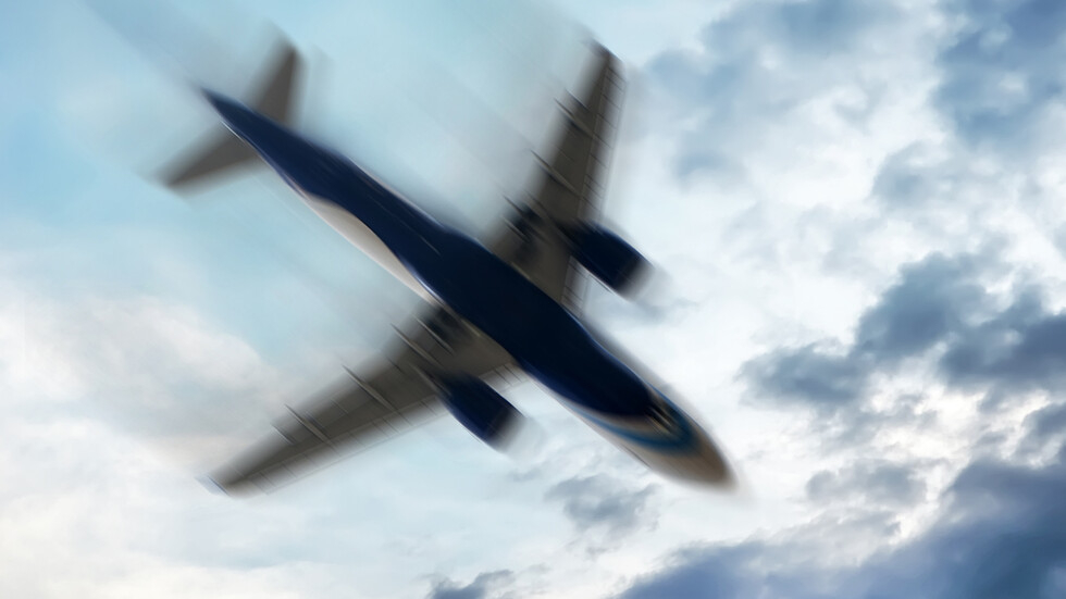 Самолет с 2 души мистериозно изчезна над Ламанша