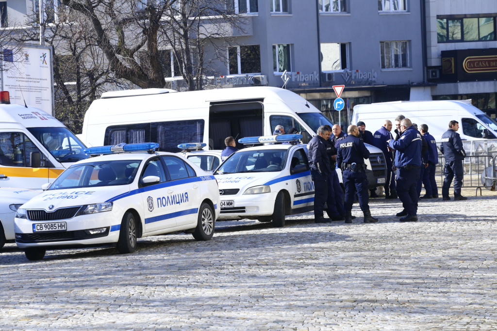 Пловдивски полицаи издирват жесток сериен убиец СНИМКИ 