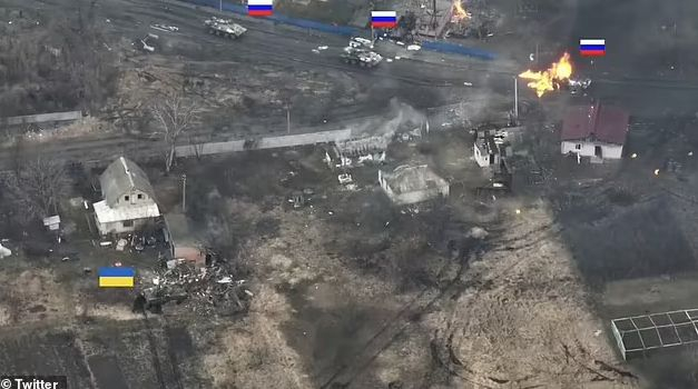 ВИДЕО от войната! Украински танк унищожава цяла колона от руски БТР-и