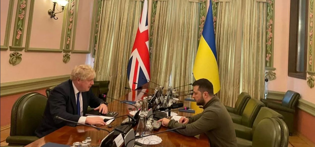 Борис Джонсън посети Зеленски в Киев, обеща му "всякакви" оръжия СНИМКА