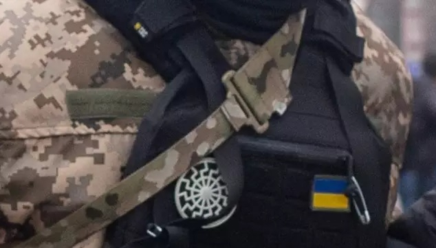 СНИМКИ и ВИДЕО на украински военни с емблеми на СС дивизията "Галичина" ядосаха англичаните 