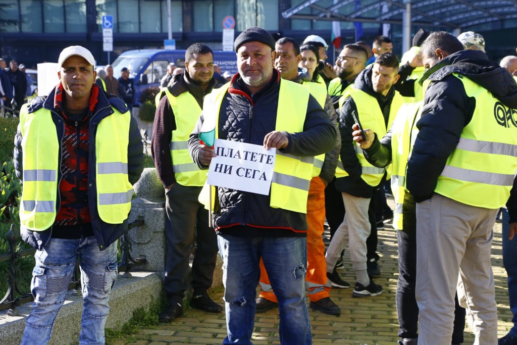 Протест блокира България и София, а Петков обещава и увърта СНИМКИ