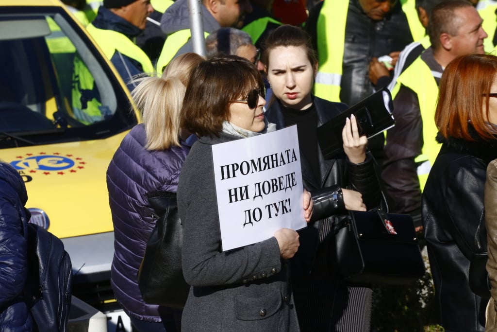 Протест блокира България и София, а Петков обещава и увърта СНИМКИ