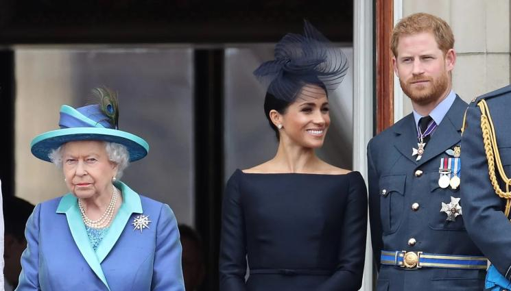 Невероятно: Меган и Хари на крака при Елизабет II