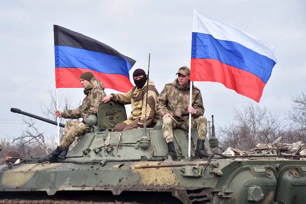 Руската армия е пленила купища военна техника на ВСУ в Мариупол ВИДЕО