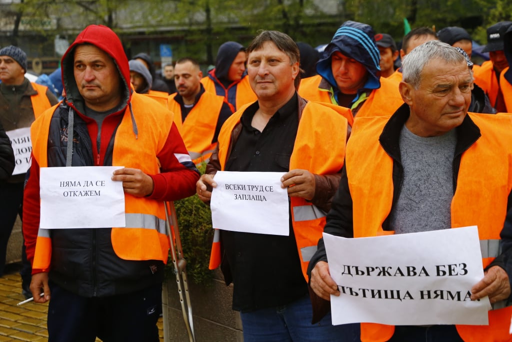  Мощен протест срещу кабинета "Петков" отново блокира центъра на София СНИМКИ