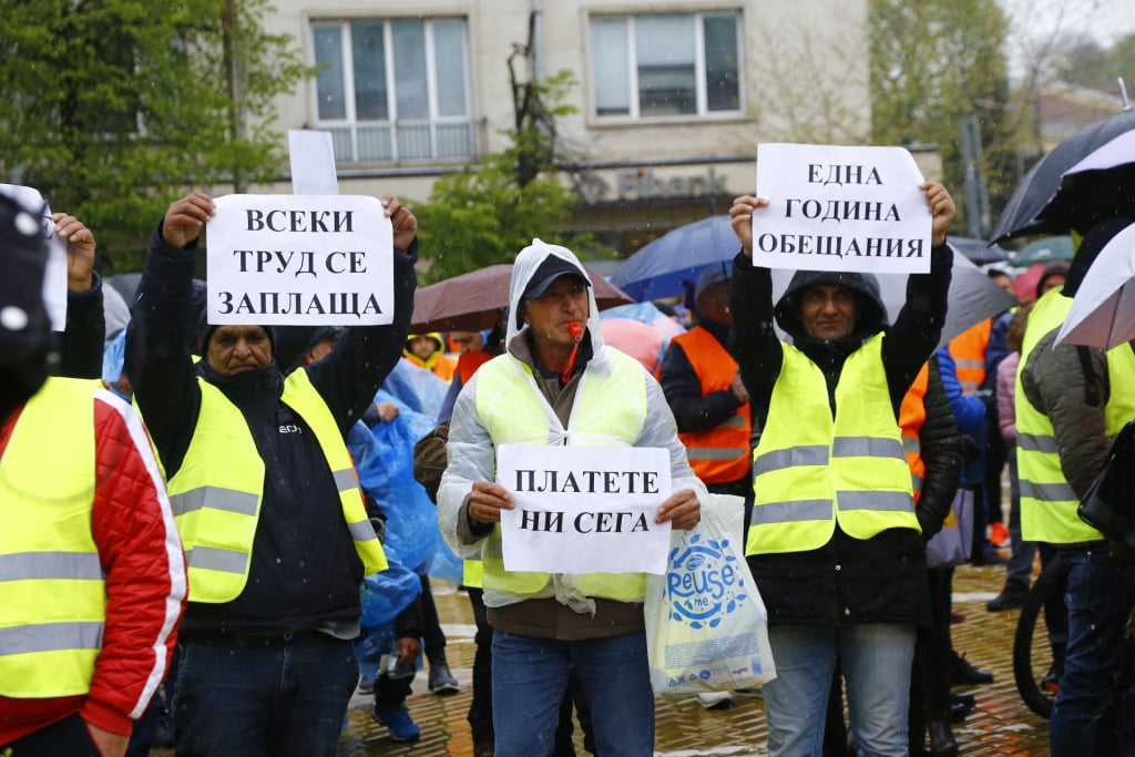  Мощен протест срещу кабинета "Петков" отново блокира центъра на София СНИМКИ