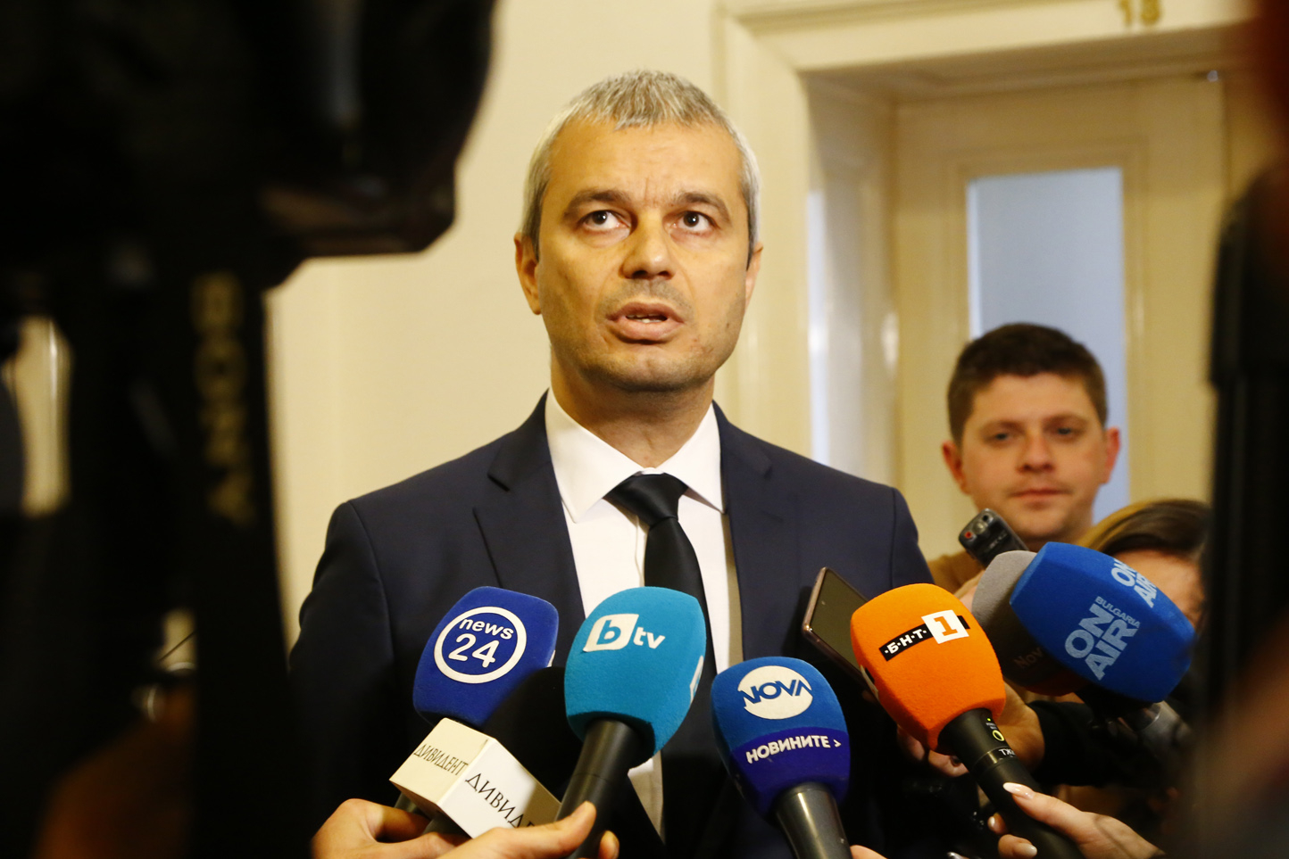 Референдум ще има напук на душманите, убеден е Костадин Костадинов