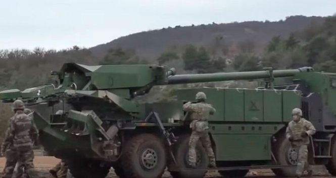 Макрон праща артилерийски установки CAESAR на Украйна