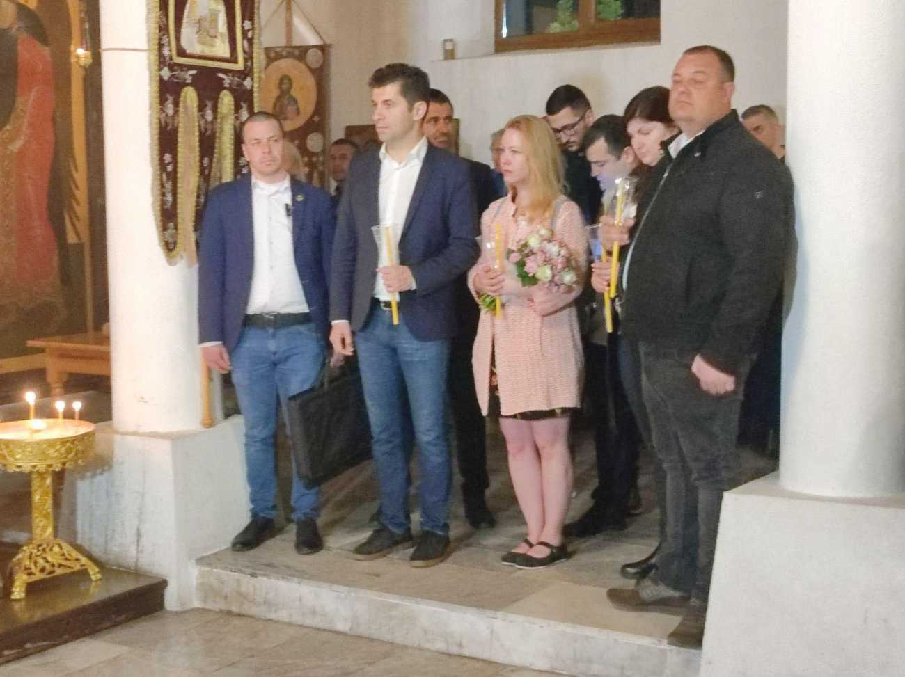 Бивш депутат разпъна на кръст Петков и жена му след изцепката в Царево 