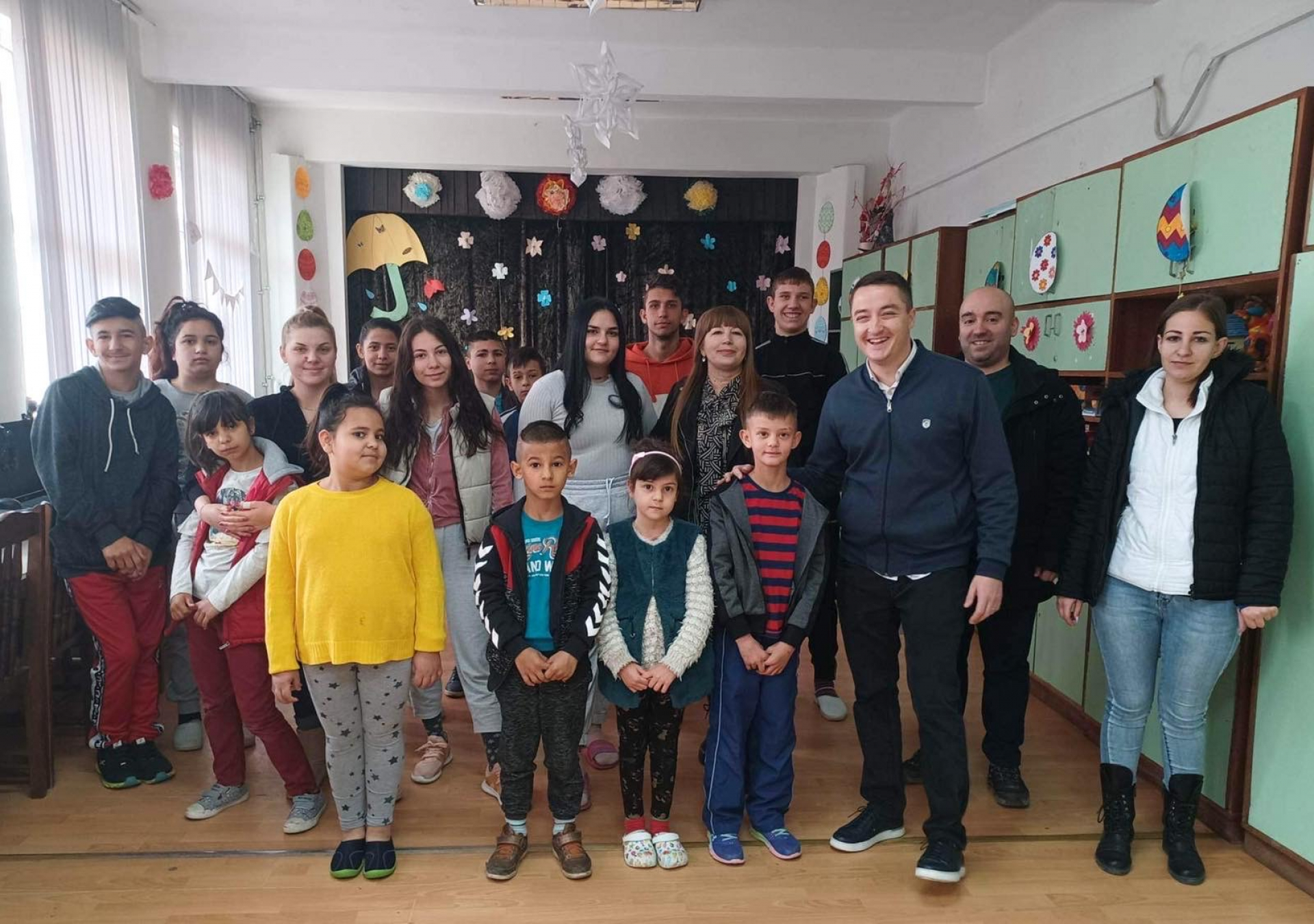 Социалисти зарадваха с подаръци деца от център за настаняване от семеен тип във Велико Търново 
