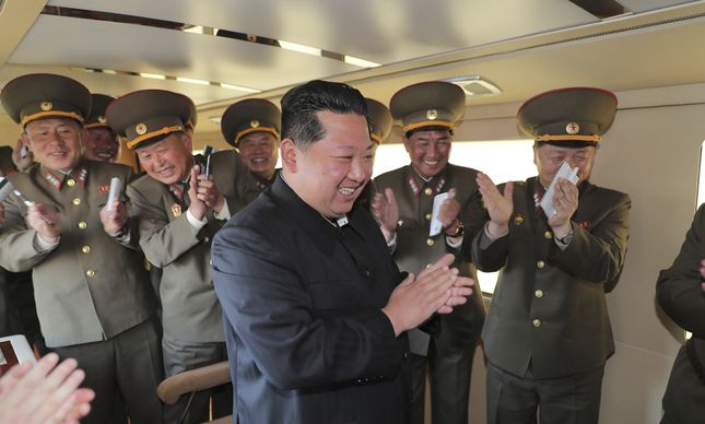 Ким Чен-ун се похвали със своята "непобедима мощ"