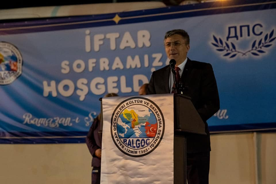 Над 2000 души посрещнаха Мустафа Карадайъ и делегация на ДПС на тържествена вечеря-ифтар в Измир