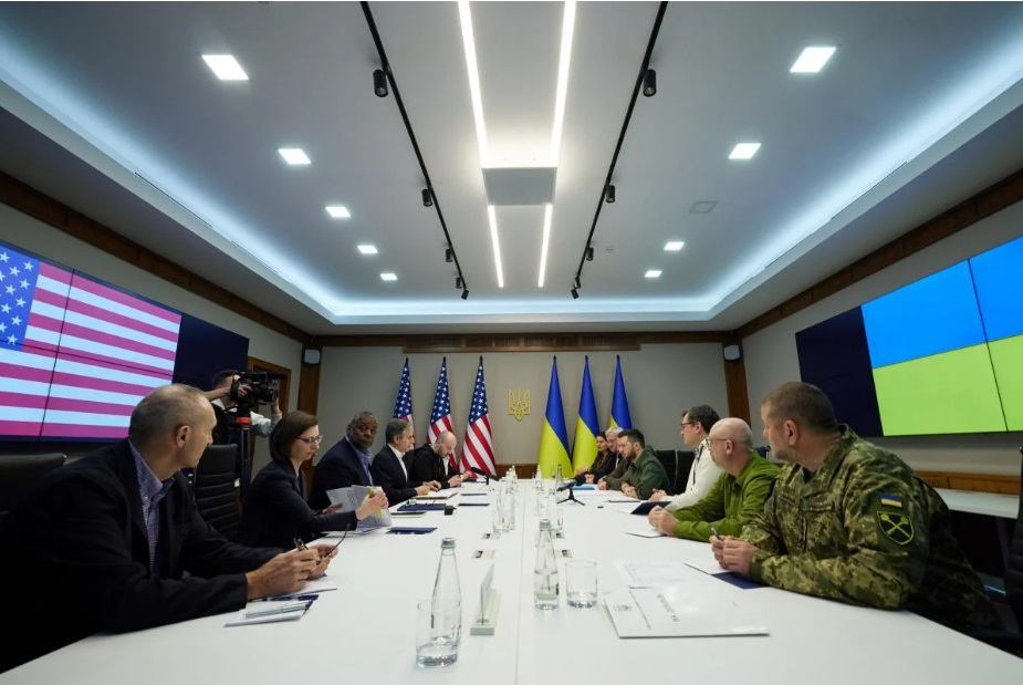 Политолог обясни как САЩ и Великобритания печелят от помощта за Украйна