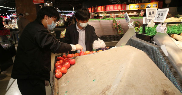 Жителите на Пекин изпразват супермаркетите, ето каква е причината ВИДЕО