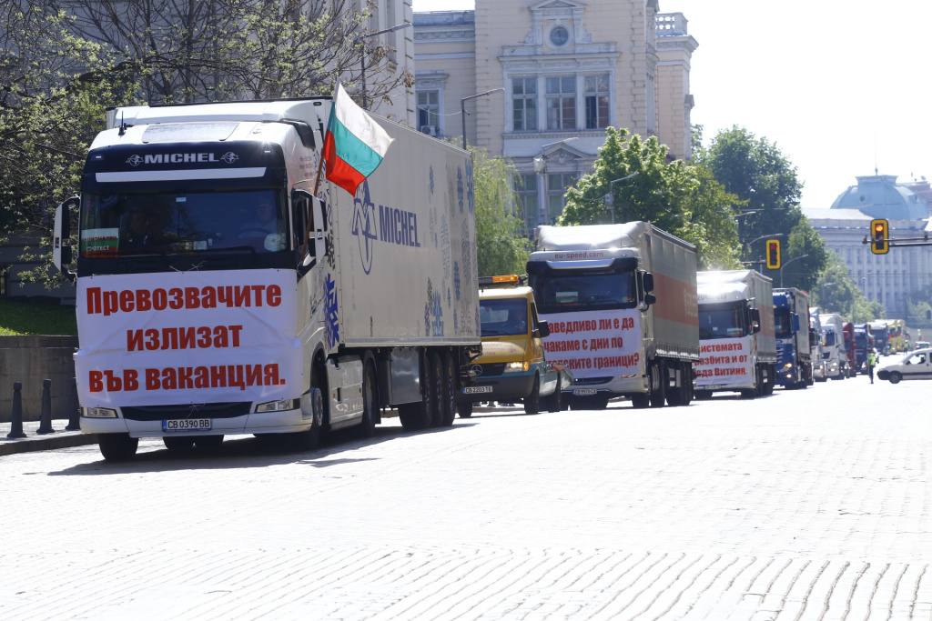 Бунт гори в цяла България, недоволството расте СНИМКИ