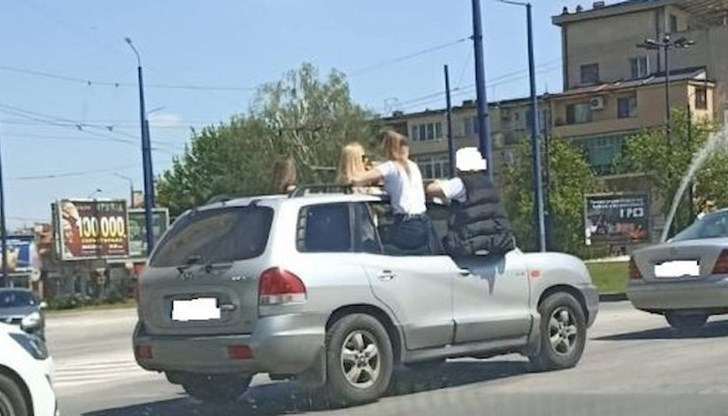 Младежи постнаха снимка от щурото си приключение по улиците на Пазарджик и съжалиха жестоко 