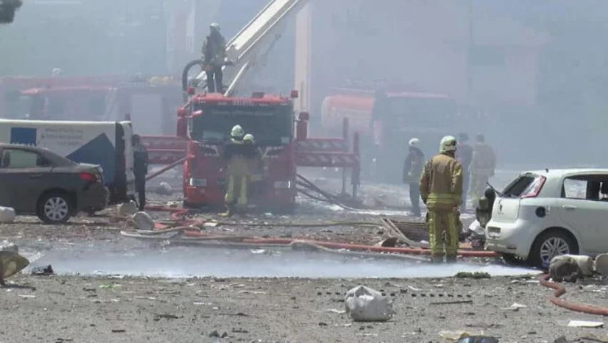 Огромен пожар уби трима души в Истанбул ВИДЕО 