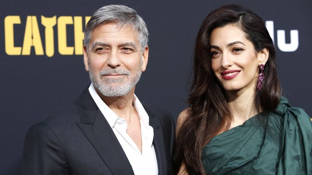 Жената на Джордж Клуни спря дъха със секси гола рокля 