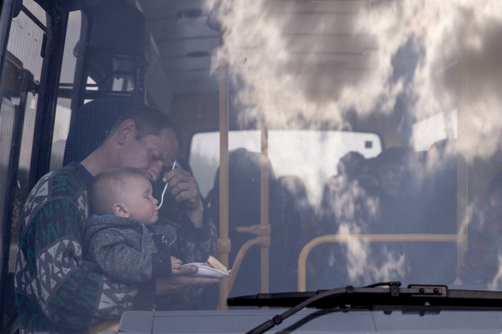 Киев: Евакуираха 50 цивилни от „Азовстал“