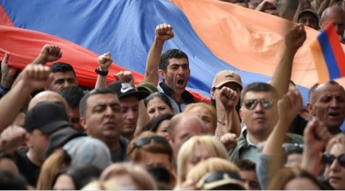 Масови протести и стотици задържани в столицата на Армения ВИДЕО