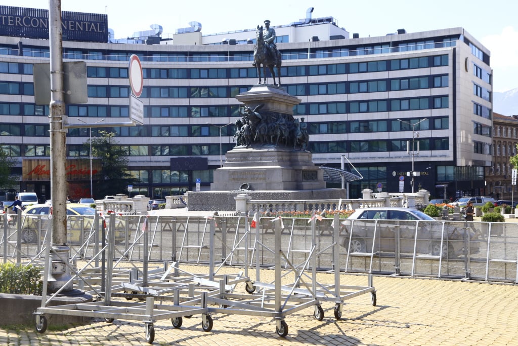 Пред НС се готвят за война заради Украйна, ето какво се случва! Фоторепортаж в БЛИЦ