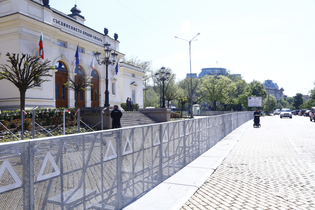 Пред НС се готвят за война заради Украйна, ето какво се случва! Фоторепортаж в БЛИЦ