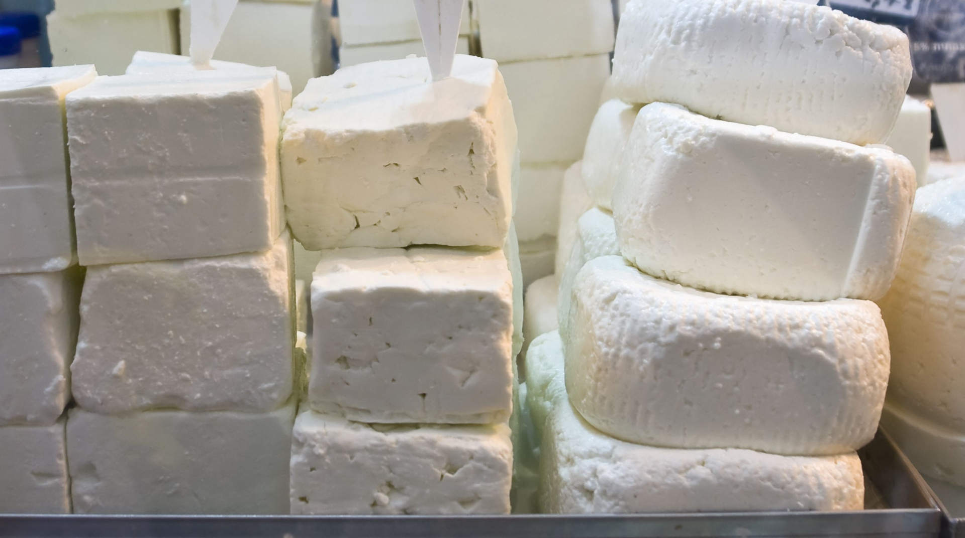 Нов огромен скандал със сиренето по магазините СНИМКА 