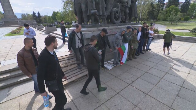 Няма край! Българи и украинци отново се млатят в центъра на София ВИДЕО