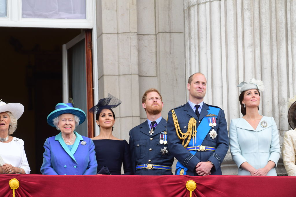 Новина от Бъкингамския дворец за съдбовно решение на кралица Елизабет II смая света СНИМКА